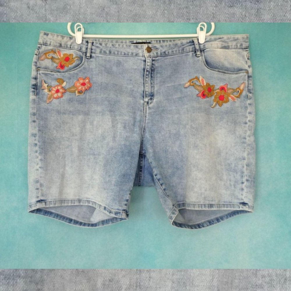 Nanette Embroidered Shorts 24W